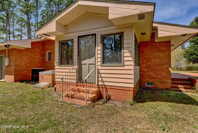 $2,100 | 4141 Lake Avenue, Wilmington, NC 28403