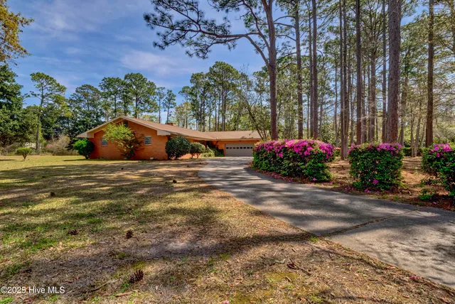 $2,100 | 4141 Lake Avenue, Wilmington, NC 28403