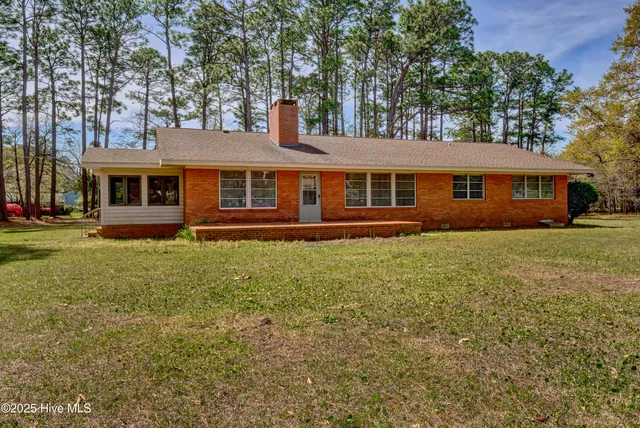 $2,100 | 4141 Lake Avenue, Wilmington, NC 28403