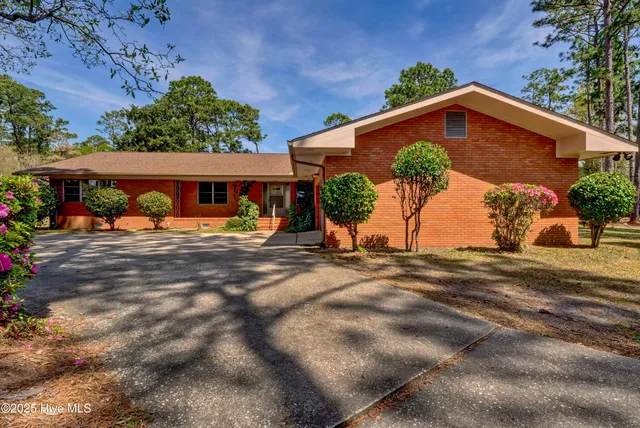 $2,100 | 4141 Lake Avenue, Wilmington, NC 28403