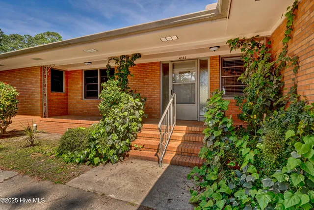 $2,100 | 4141 Lake Avenue, Wilmington, NC 28403