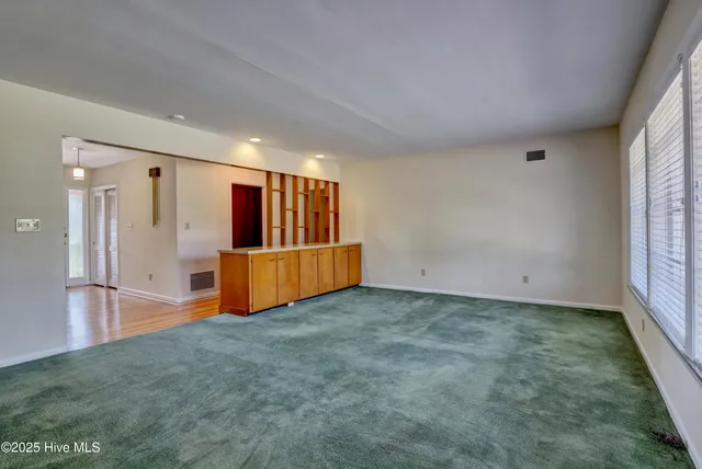 $2,100 | 4141 Lake Avenue, Wilmington, NC 28403