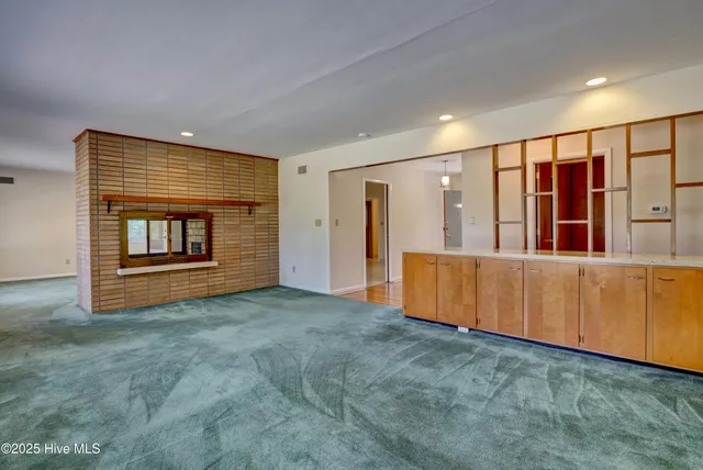 $2,100 | 4141 Lake Avenue, Wilmington, NC 28403