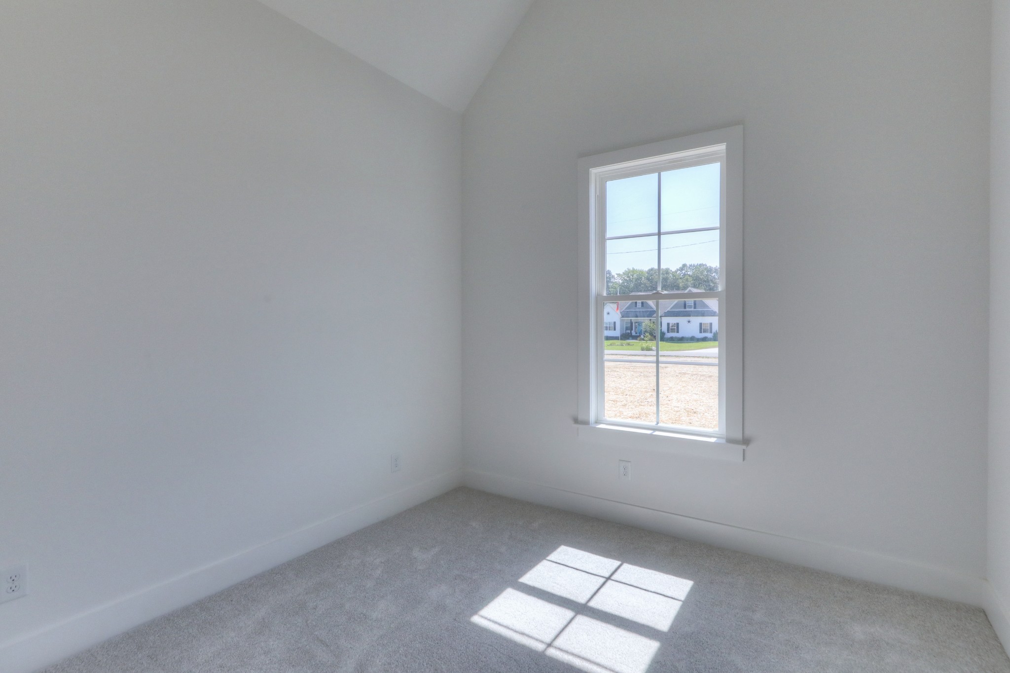 1221 Norton Road Manchester, TN 37355 - Photo 21 of 34 an empty room with windows