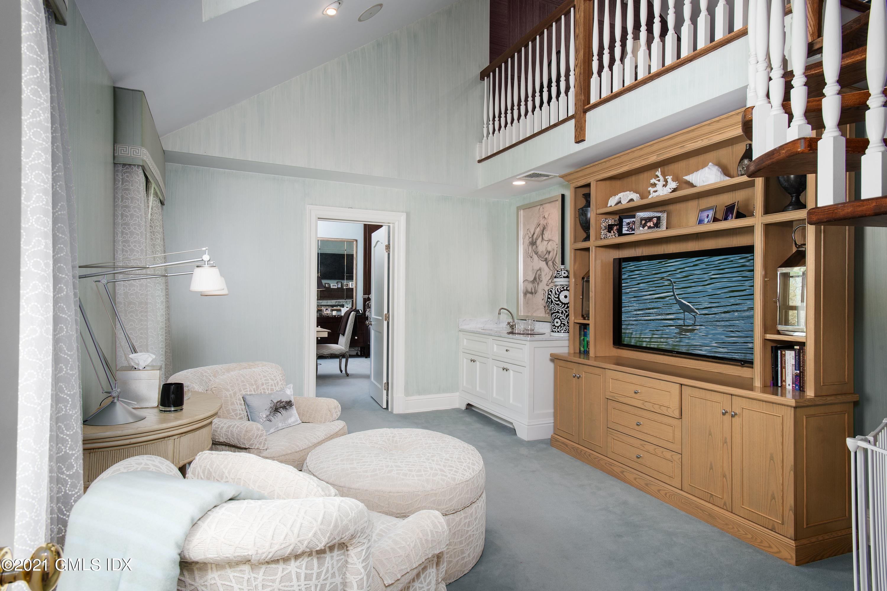 326 Round Hill Road Greenwich, CT 06831 - Photo 11 of 24 11 - MBR SittingRm