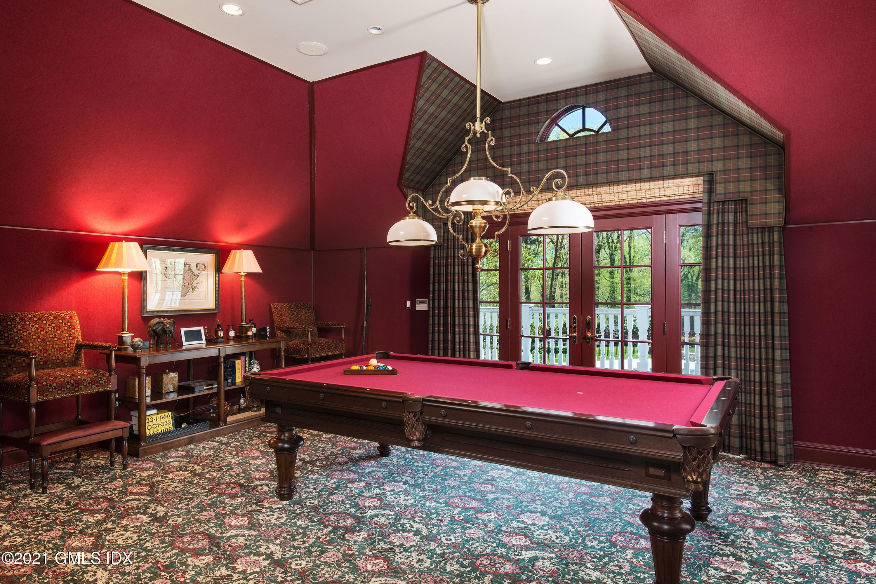 326 Round Hill Road Greenwich, CT 06831 - Photo 17 of 24 17 - Parlor