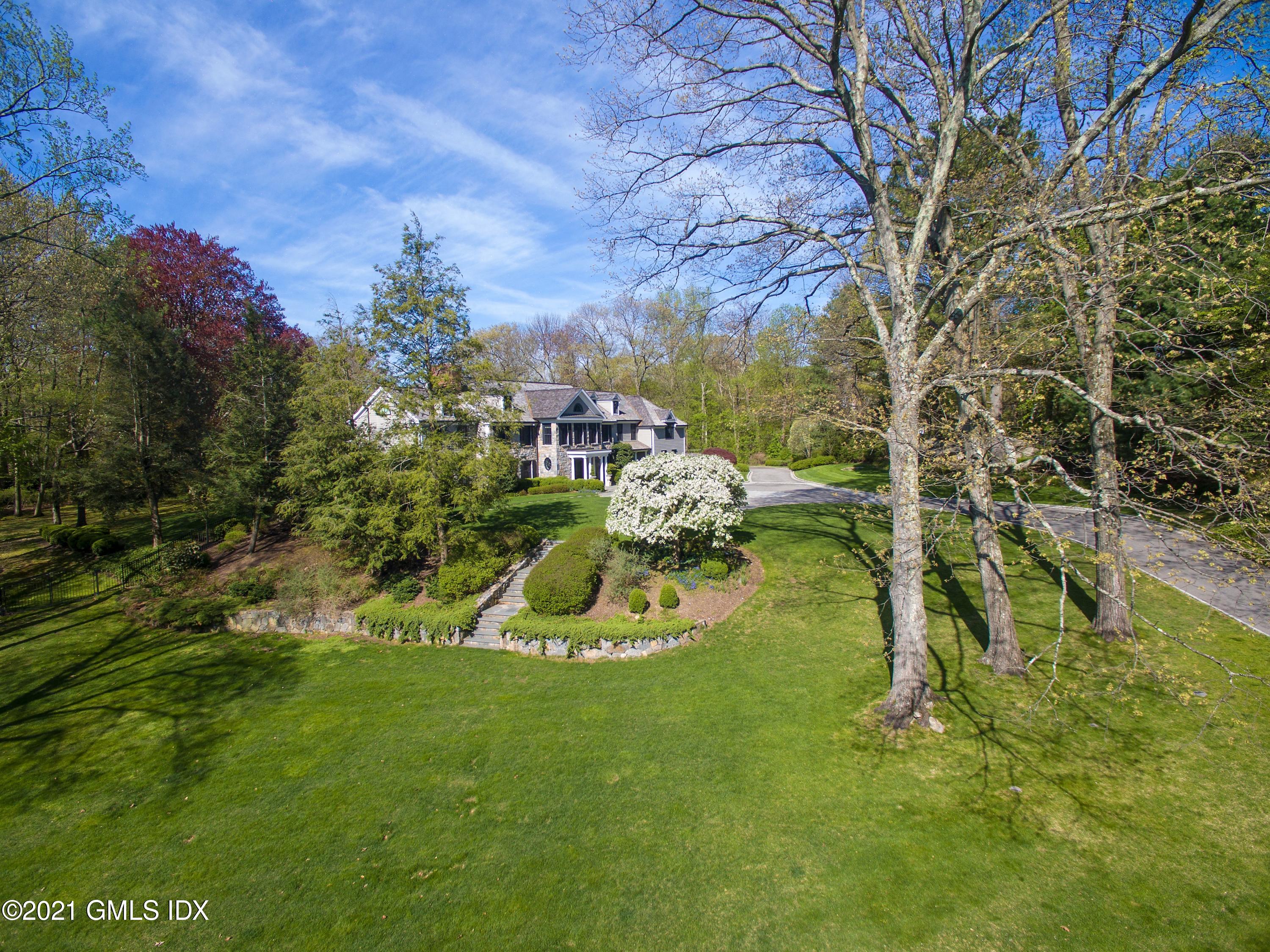 326 Round Hill Road Greenwich, CT 06831 - Photo 22 of 24 22 - Side of House