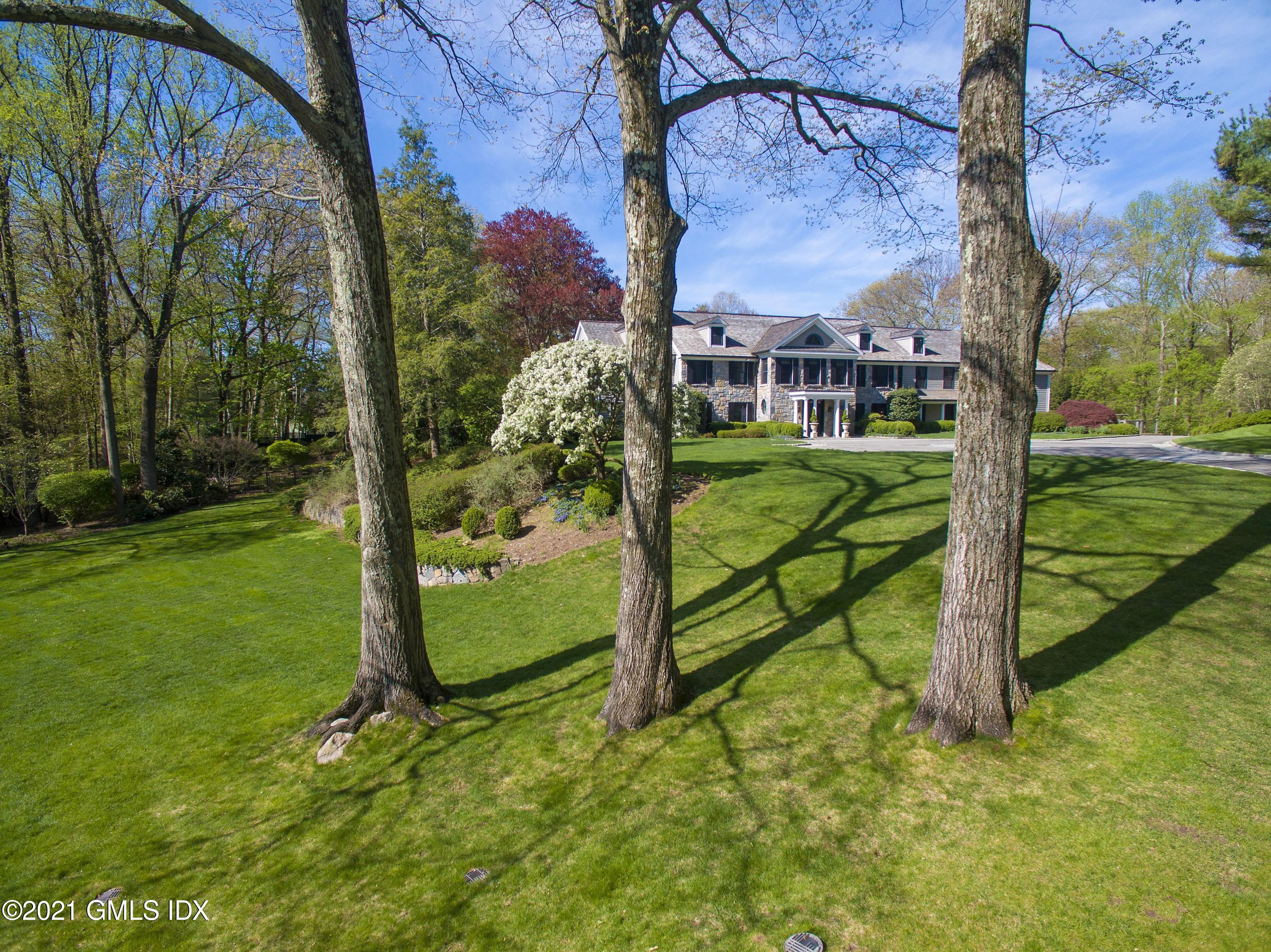 326 Round Hill Road Greenwich, CT 06831 - Photo 23 of 24 23 - Side of House