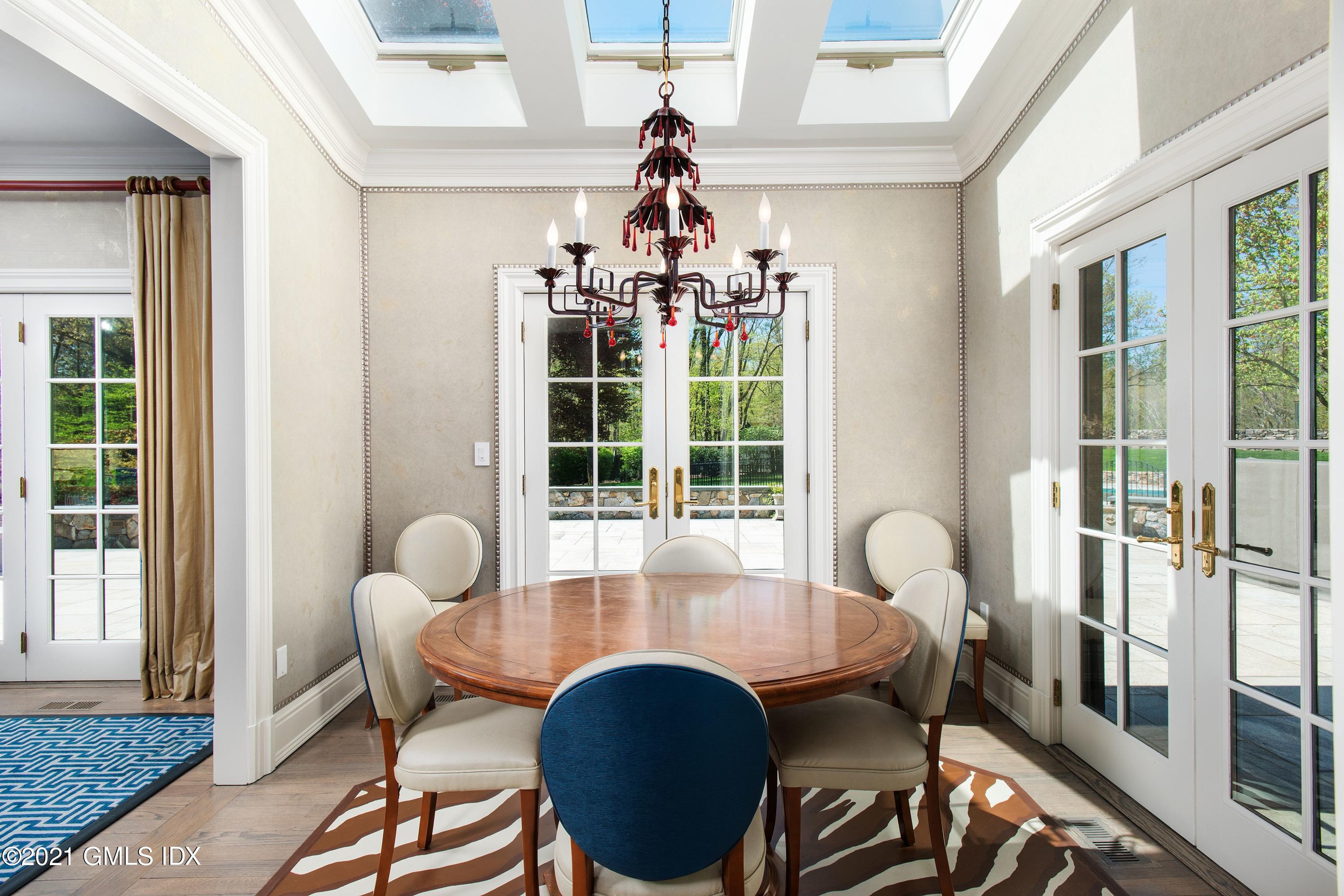 326 Round Hill Road Greenwich, CT 06831 - Photo 4 of 24 4 - BkfstRm