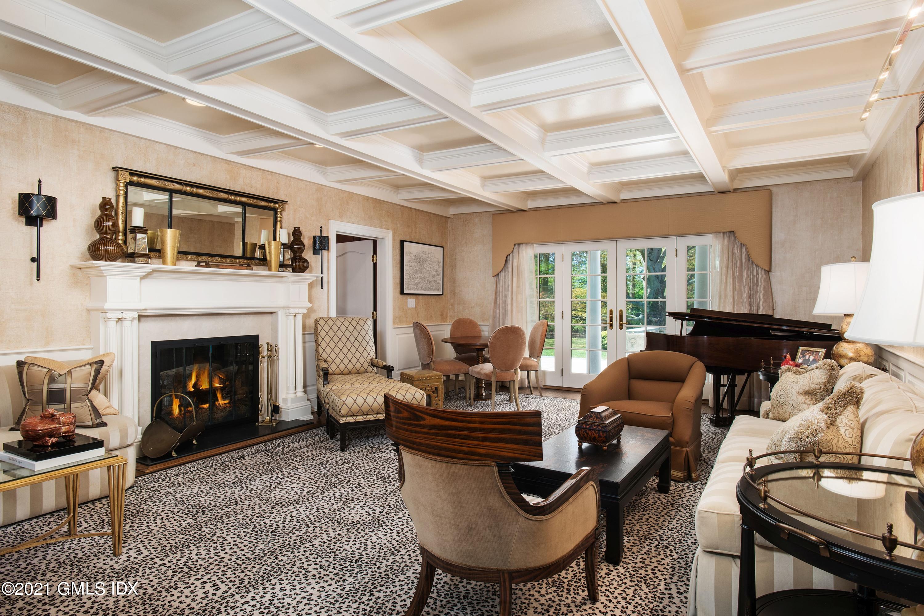 326 Round Hill Road Greenwich, CT 06831 - Photo 5 of 24 5 - Living Rm