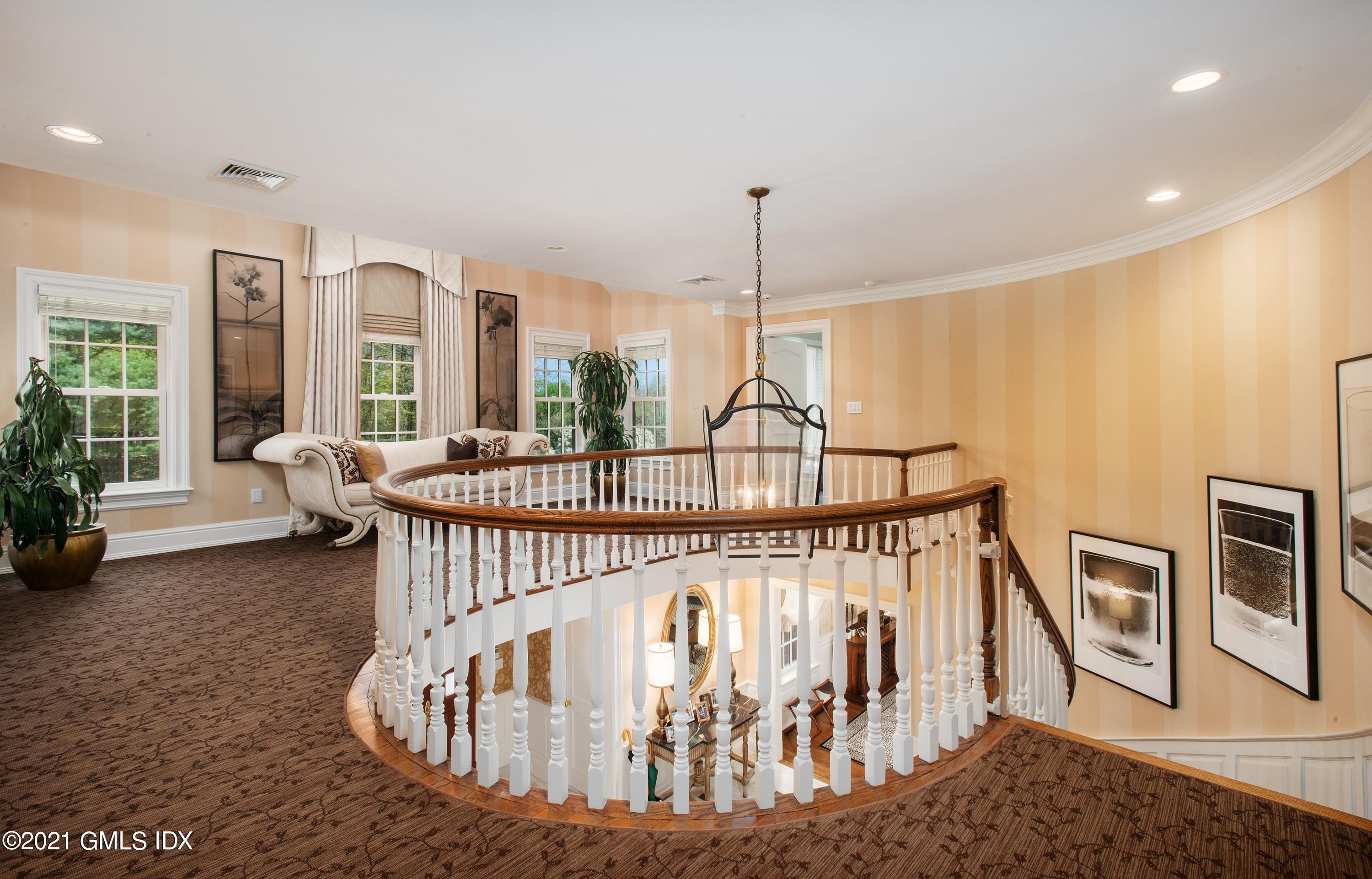 326 Round Hill Road Greenwich, CT 06831 - Photo 9 of 24 9 - UL