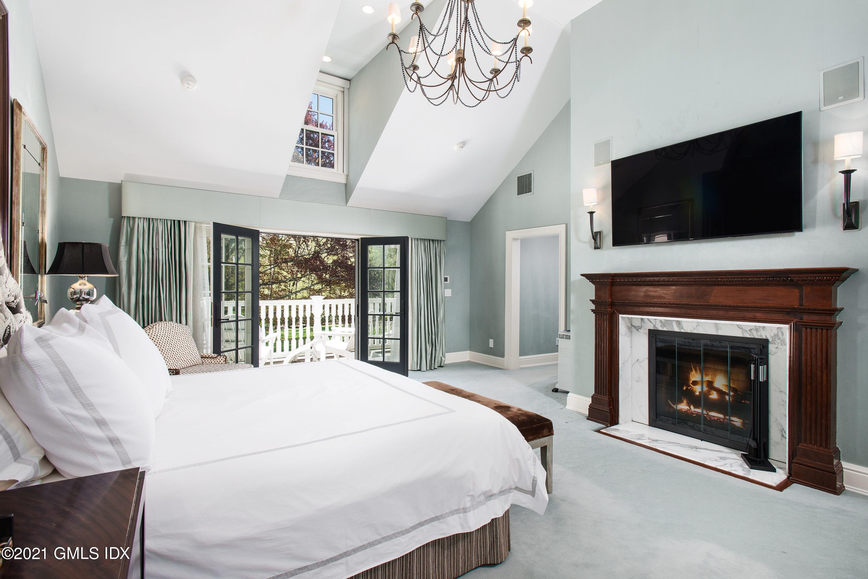 326 Round Hill Road Greenwich, CT 06831 - Photo 10 of 24 10 - MBR