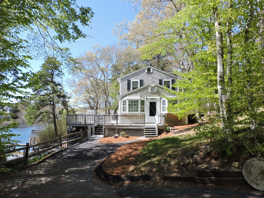 85-95 Huckins Neck Road Barnstable, MA 02632 - Photo 3 of 18 Gallery Image 3