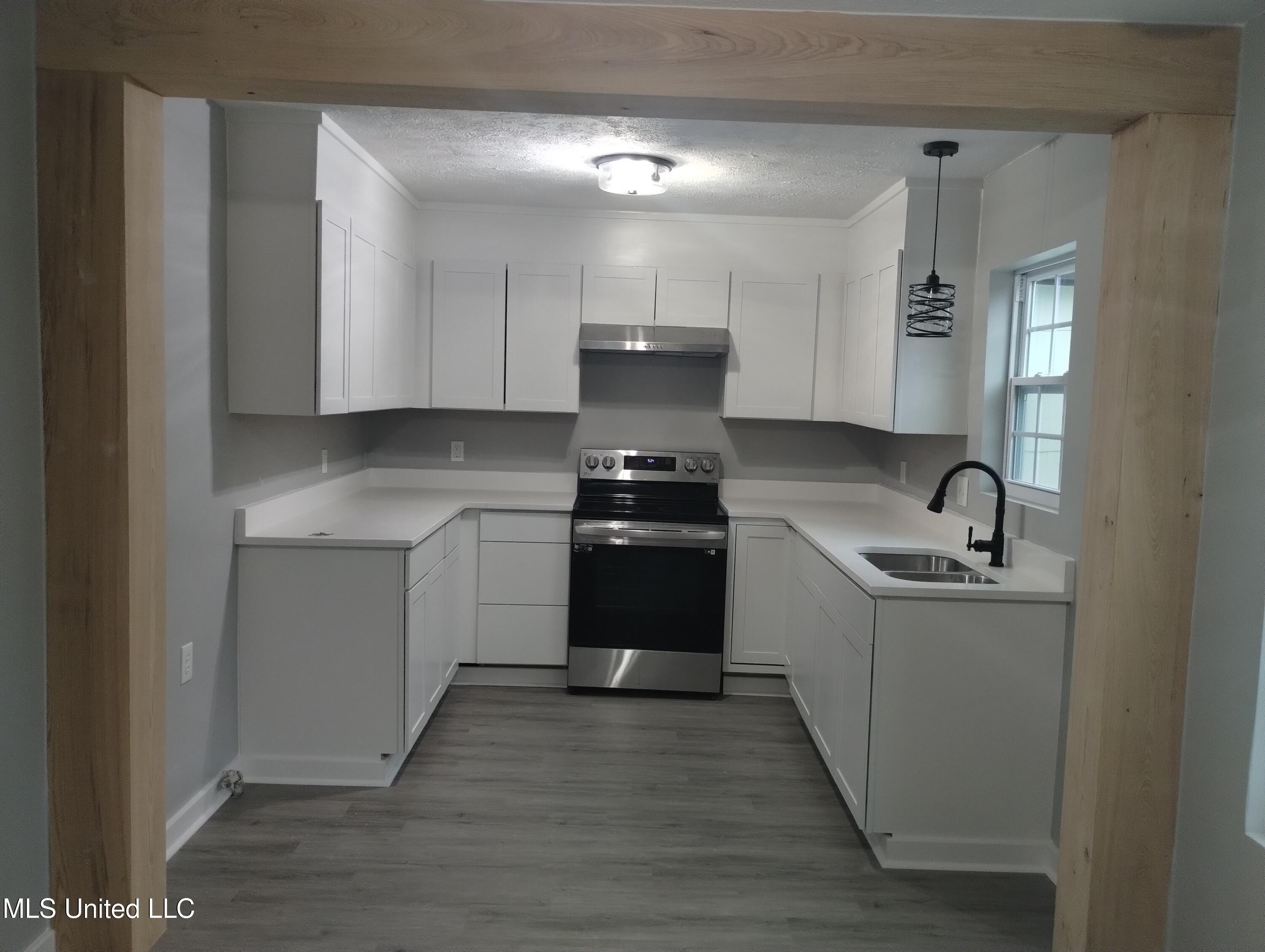 4858 Sheridan Drive Jackson, MS 39206 - Photo 4 of 12 IMG_20251029_170943611