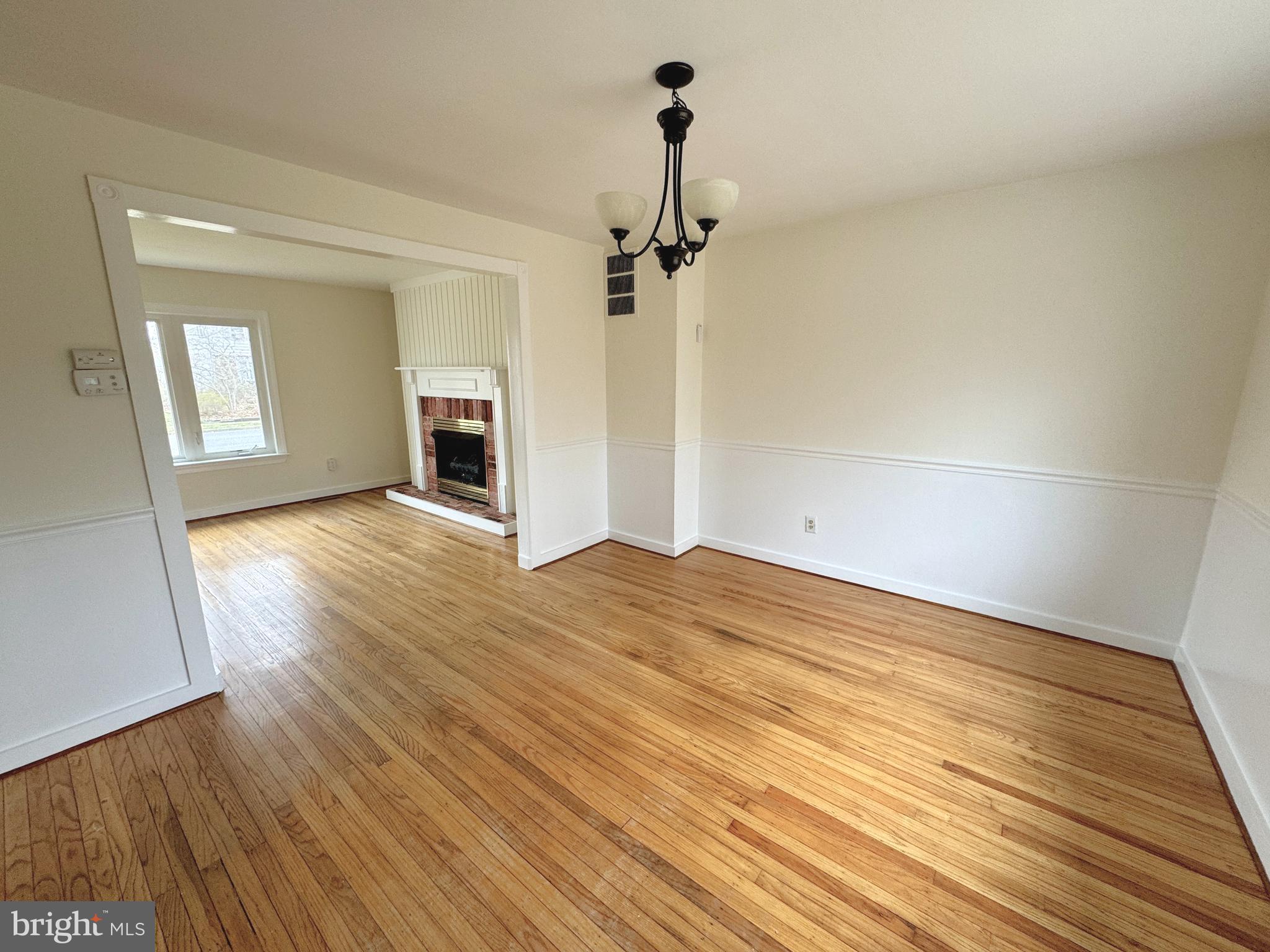 1717 Red Oak Road Williamstown, NJ 08094 - Photo 2 of 15 1717 Red Oak Rd Williamstown NJ 08094 Hardwood Fl