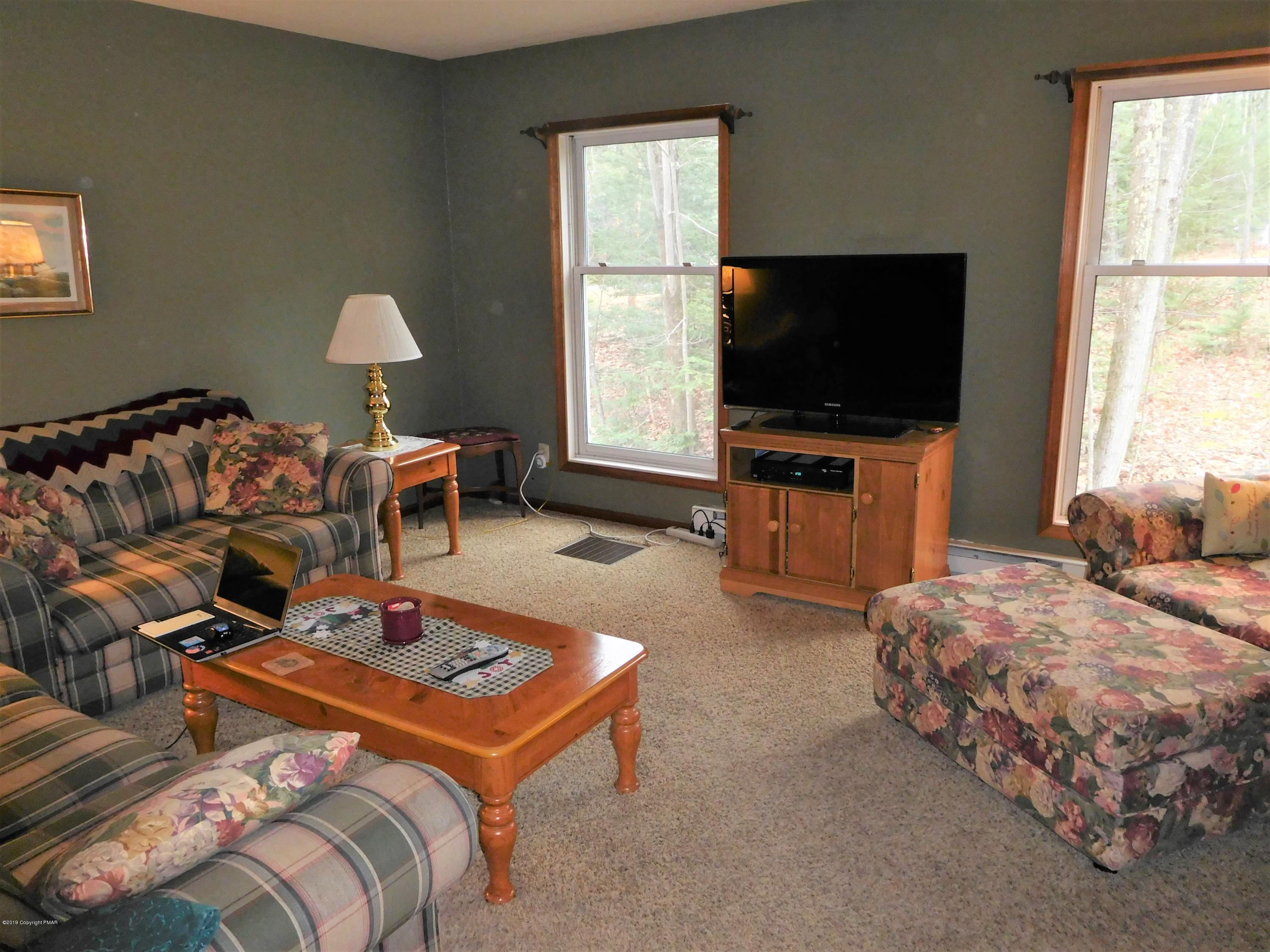 152 Hemlock Road Tannersville, PA 18372 - Photo 15 of 32 den 2