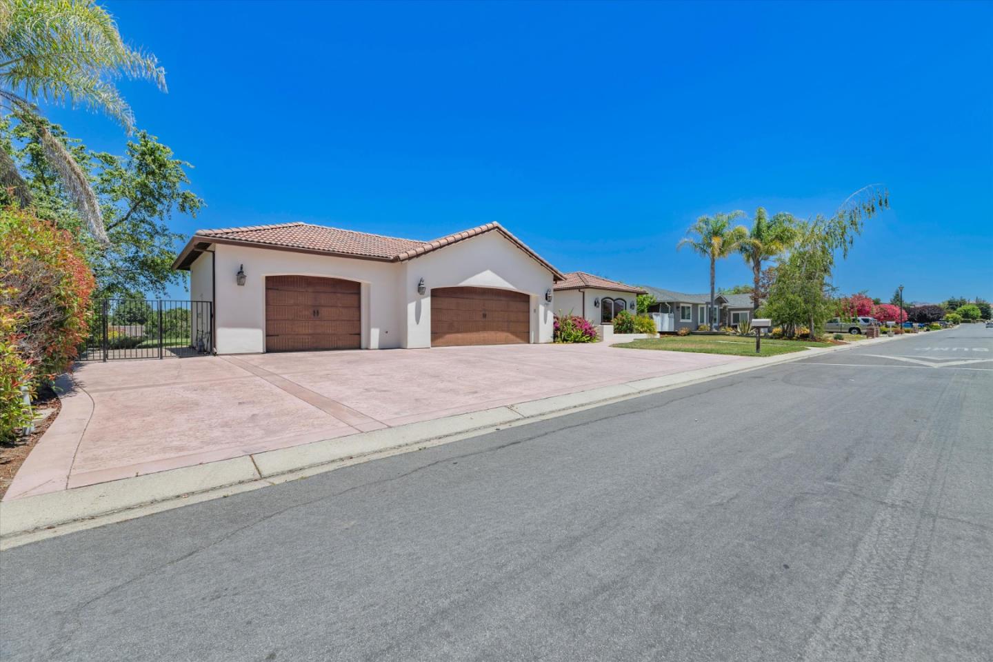 745 South Ridgemark Drive Hollister, CA 95023 - Photo 2 of 50