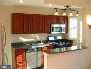 323 Torner Road Essex, MD 21221 - Photo 2 of 5 Granite Counters