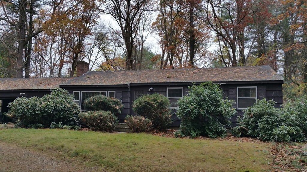 182 Topsfield Road Boxford, MA 01921 - Photo 1 of 8 front view of a house with a yard