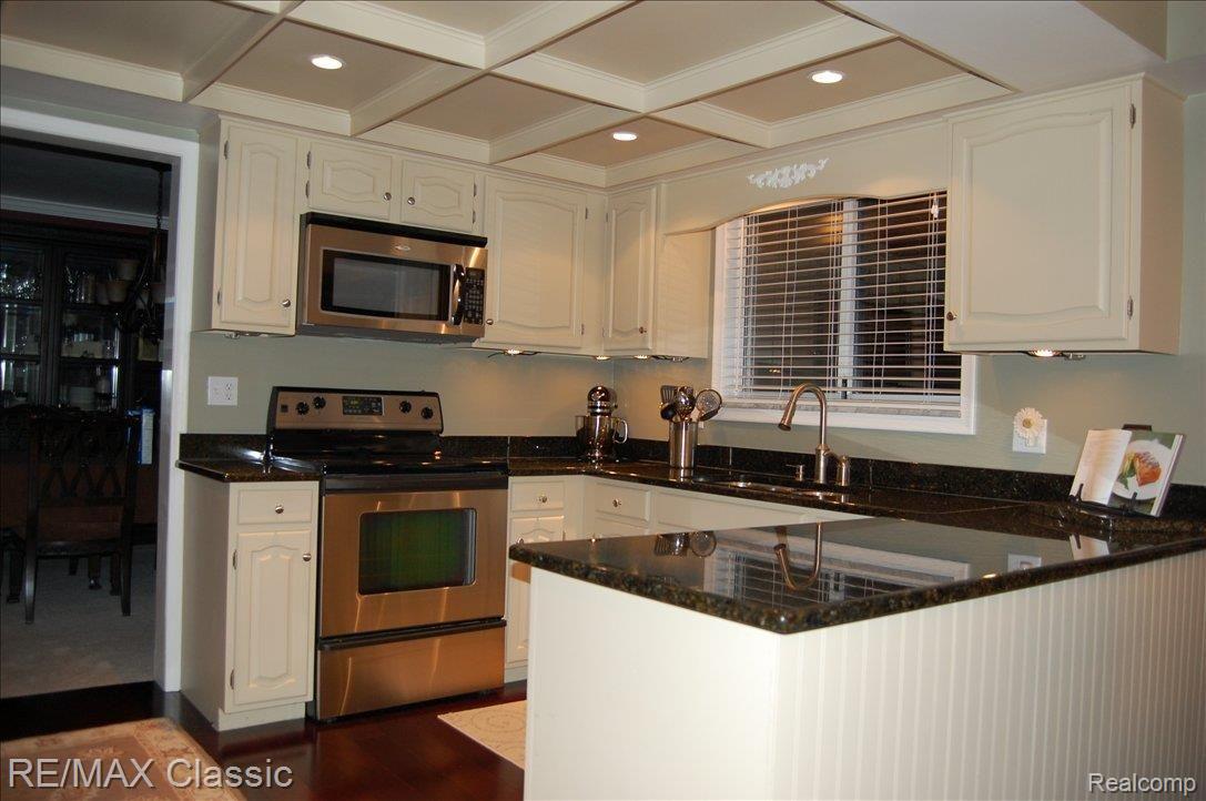 3187 Doral Court Rochester, MI 48309 - Photo 3 of 22 Kitchen 1