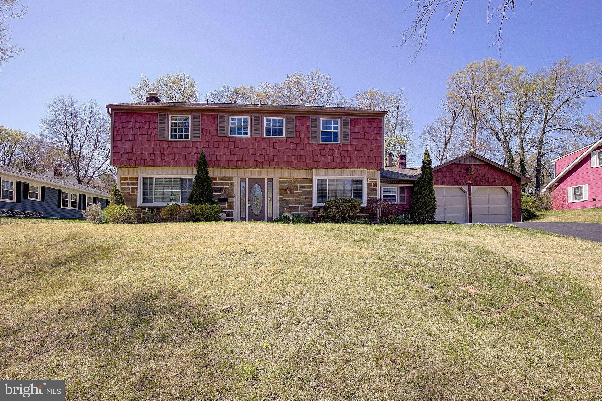 a view of building with yard