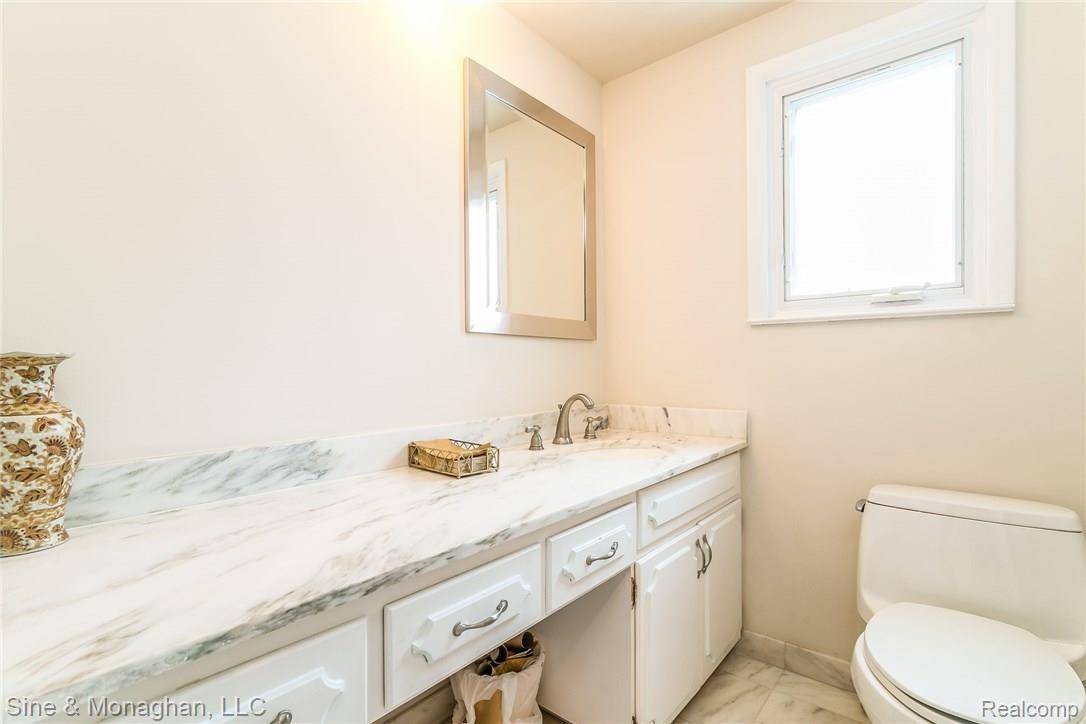 1228 Stuyvessant Road Bloomfield Hills, MI 48301 - Photo 20 of 49 Main floor half bath