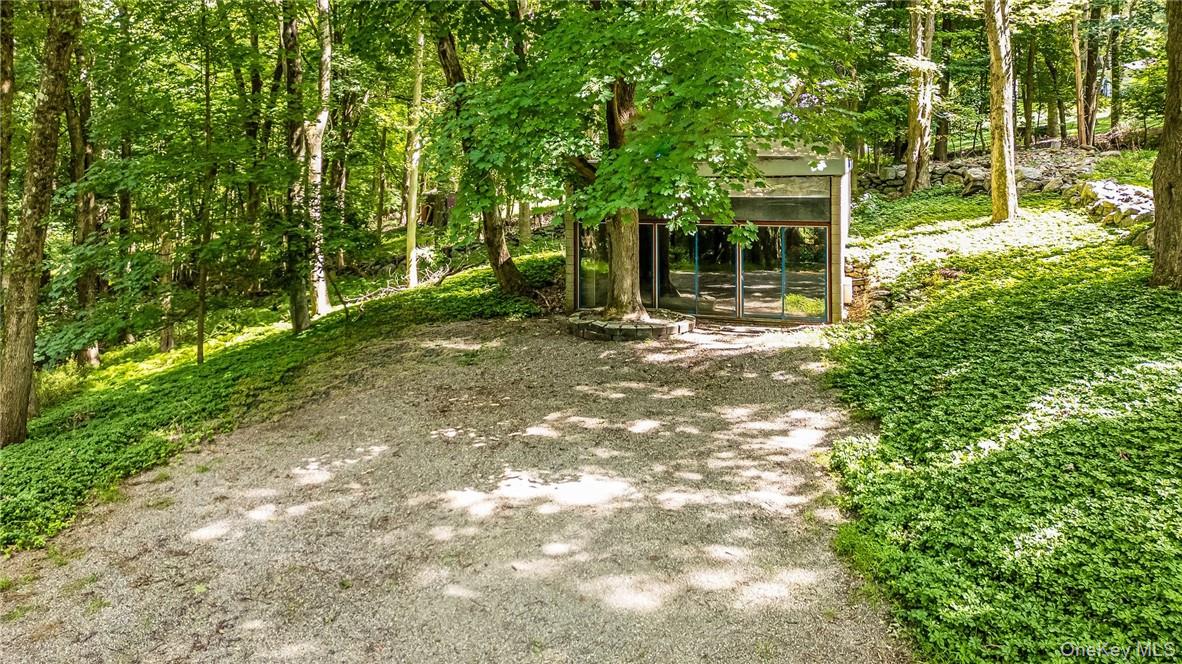 319 Pound Ridge Road Bedford, NY 10506 - Photo 7 of 12 Studio