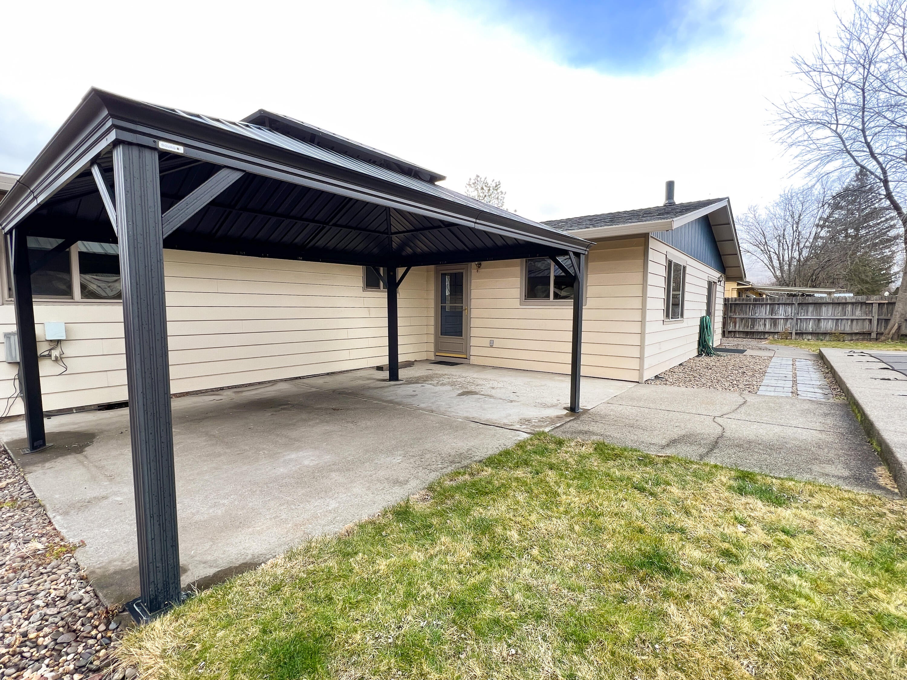 1804 Roberts Road Medford, OR 97504 - Photo 3 of 24 4