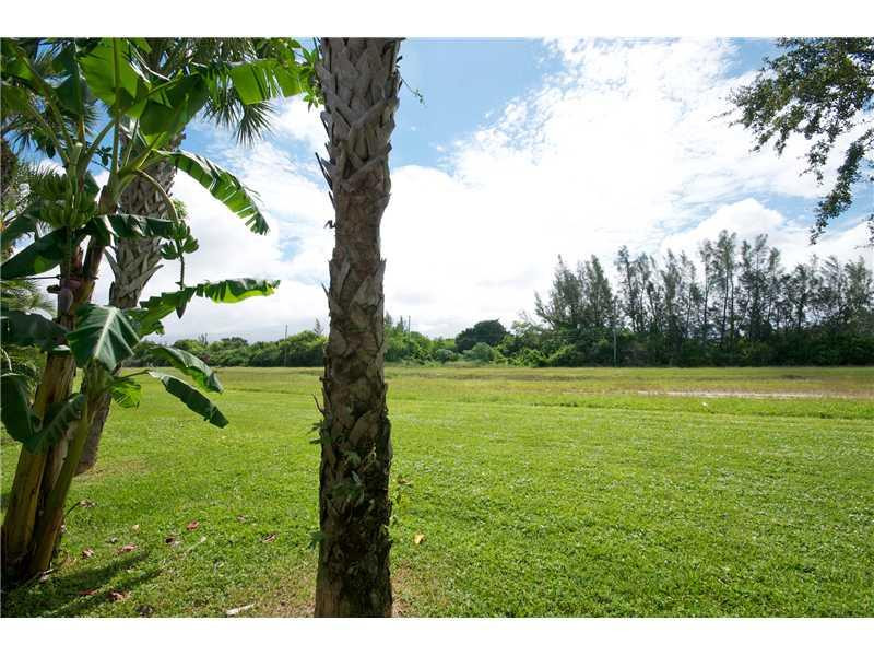 10154 Aqua Vista Way Boca Raton, FL 33428 - Photo 22 of 22 a view of a field with an ocean