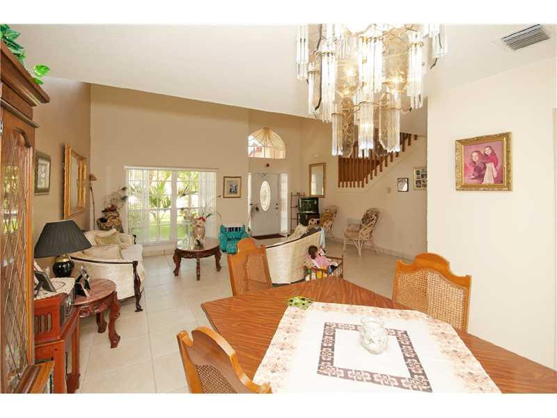 10154 Aqua Vista Way Boca Raton, FL 33428 - Photo 10 of 22 a living room with furniture