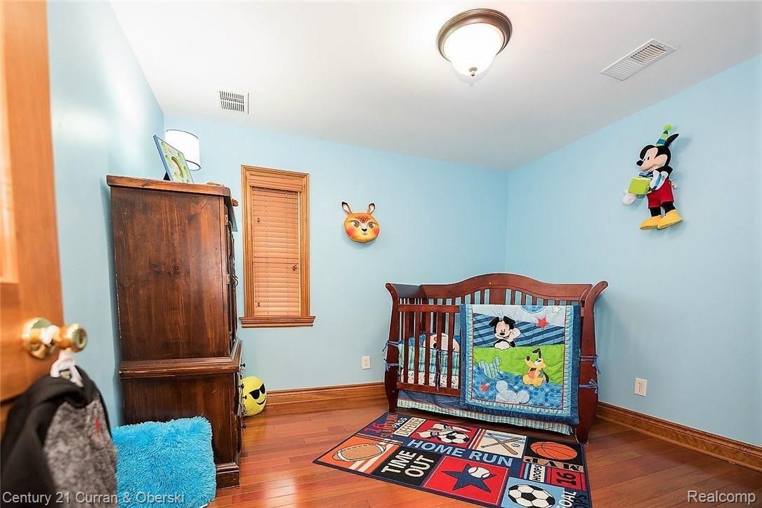 7740 Miller Road Dearborn, MI 48126 - Photo 21 of 34 DSC_4008.jpg