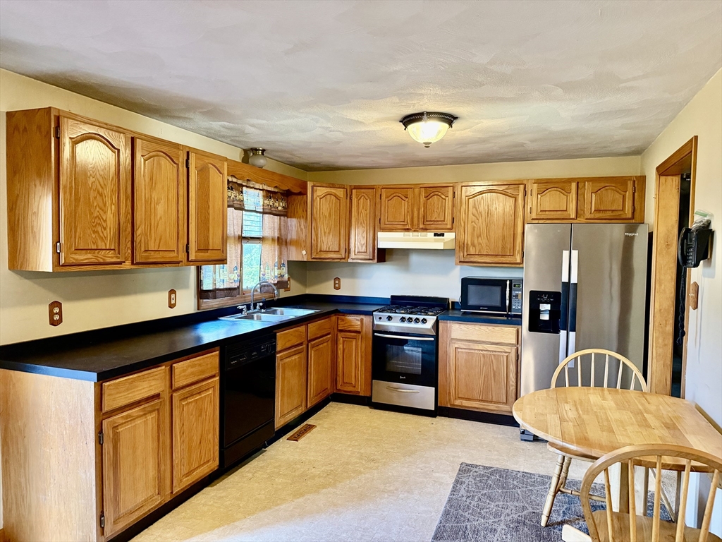 90 Augustus Street Fall River, MA 02721 - Photo 7 of 16