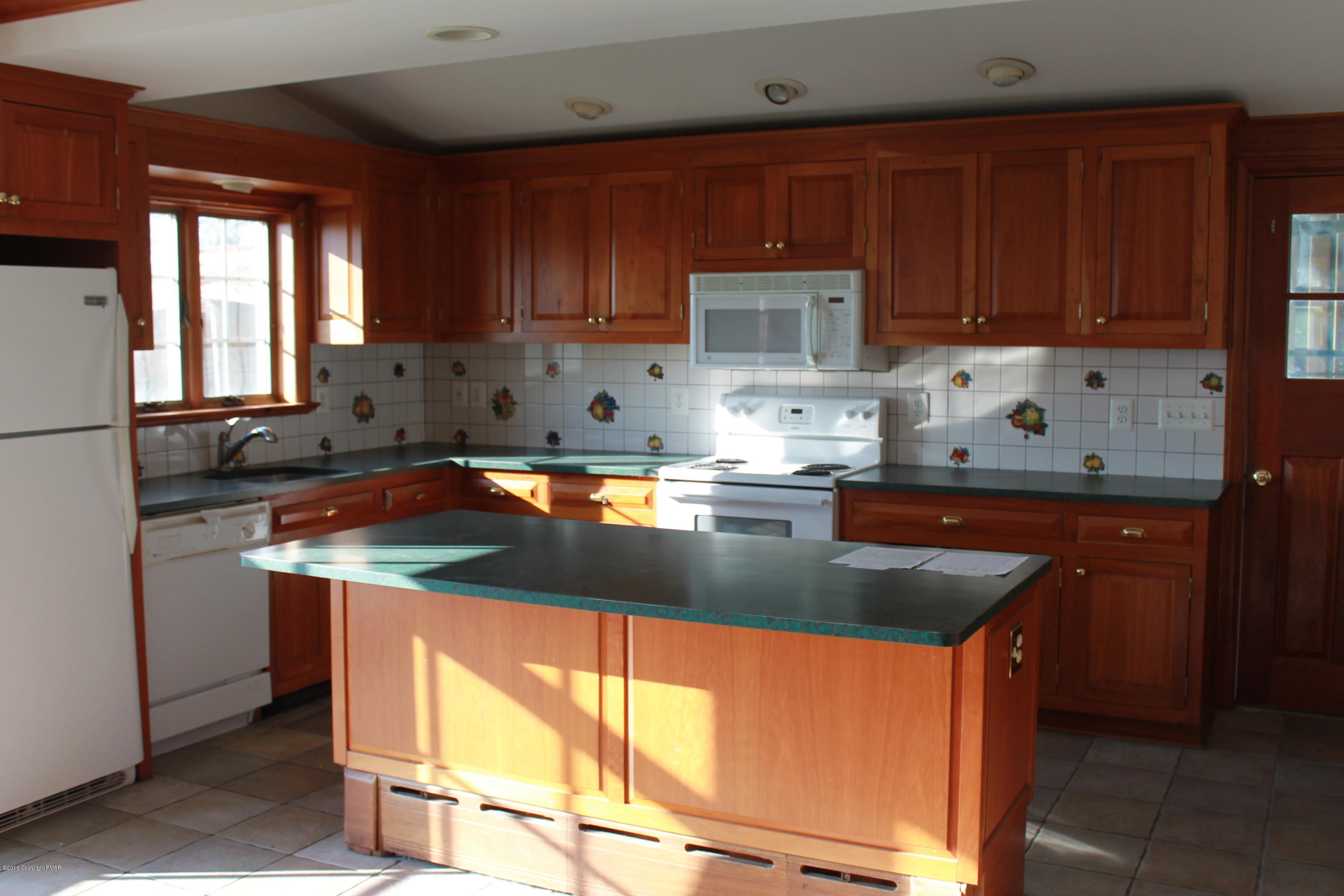 212 Johnson Road Bangor, PA 18013 - Photo 3 of 19 IMG_9789