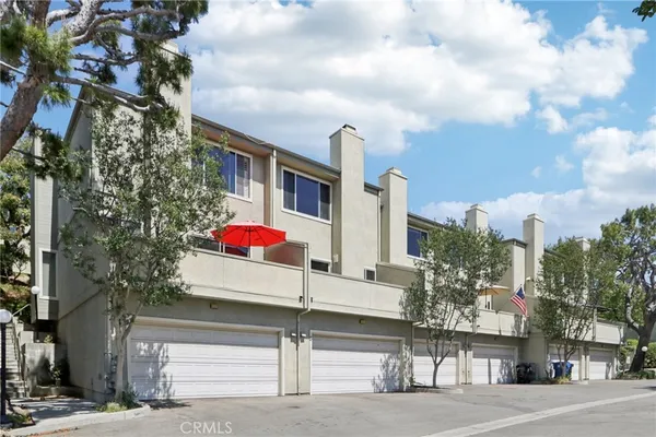 $565,000 | 15786 Midwood Drive, Unit 4, Granada Hills, CA 91344