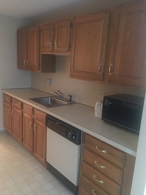 102 Ridgefield Circle, Unit C Clinton, MA 01510 - Photo 4 of 12 Gallery Image 4