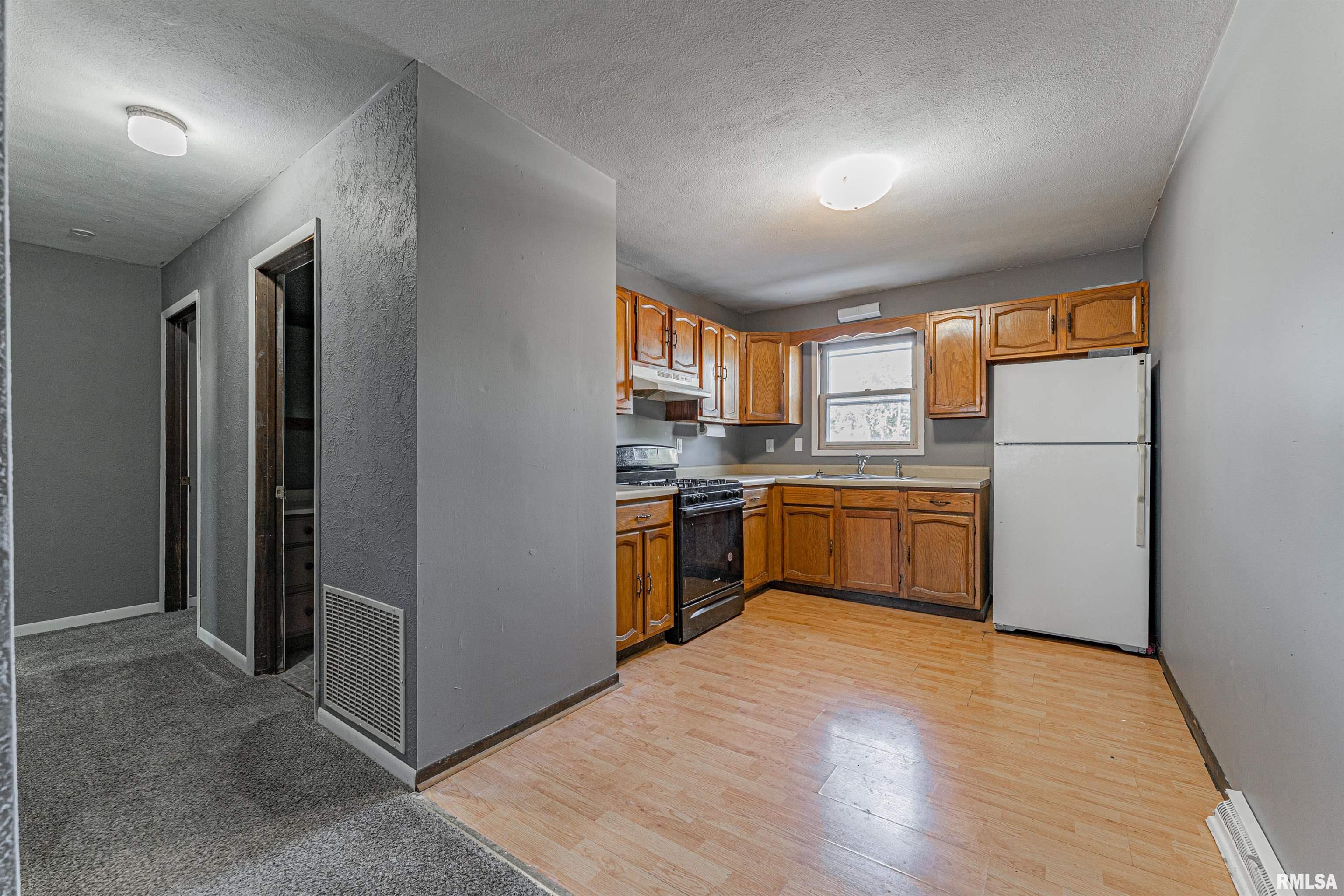 102 East 8th Street Delavan, IL 61734 - Photo 4 of 14