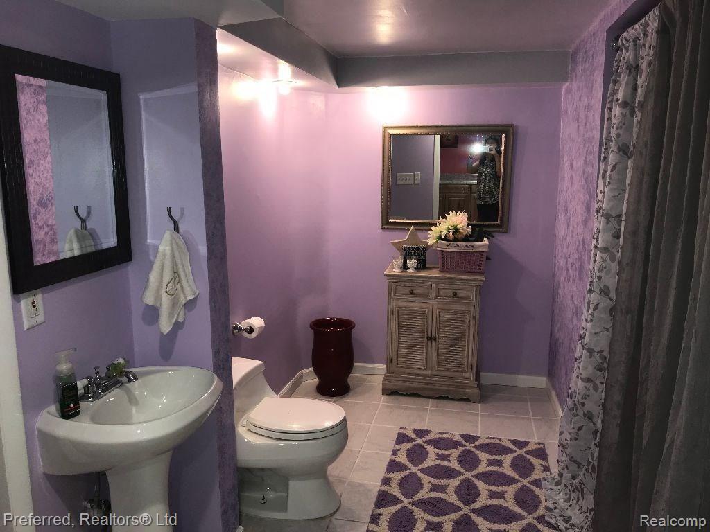 43736 Hanford Road Canton, MI 48187 - Photo 28 of 29 Lower Level bath.jpg