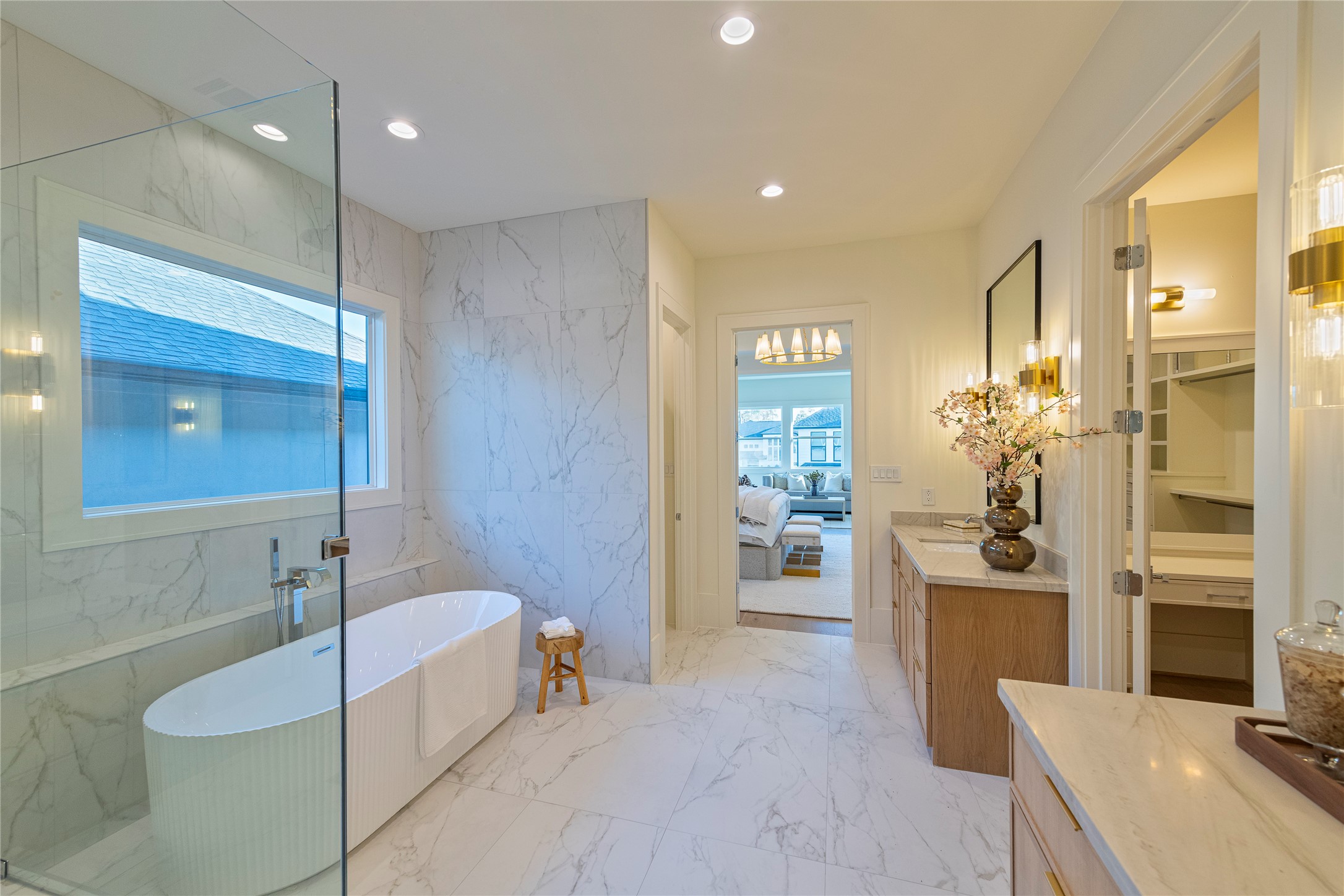 1407 Martin Street Houston, TX 77018 - Photo 21 of 34 a bathroom with a tub sink and mirror