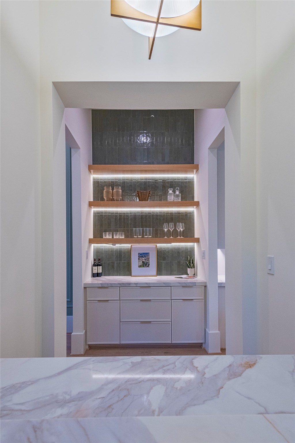 1407 Martin Street Houston, TX 77018 - Photo 8 of 34 The perfect serving area for large gatherings.