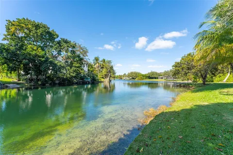 $6,000,000 | 12950 Southwest 67th Avenue, Pinecrest, FL 33156