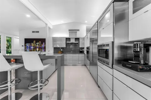 $6,000,000 | 12950 Southwest 67th Avenue, Pinecrest, FL 33156