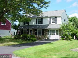 135 Garden Road Oreland, PA 19075 - Photo 1 of 6 Gallery Image 1