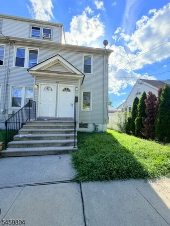 $3,000 | 696 Worth Avenue, Unit 2RR, Linden, NJ 07036