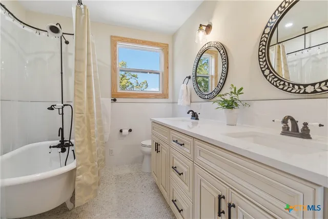 $1,285,000 | 165 Mari B Drive, Center Point, TX 78010