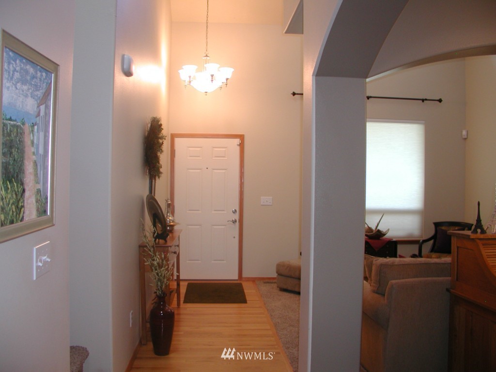 213 Nellis Road Bothell, WA 98012 - Photo 2 of 15