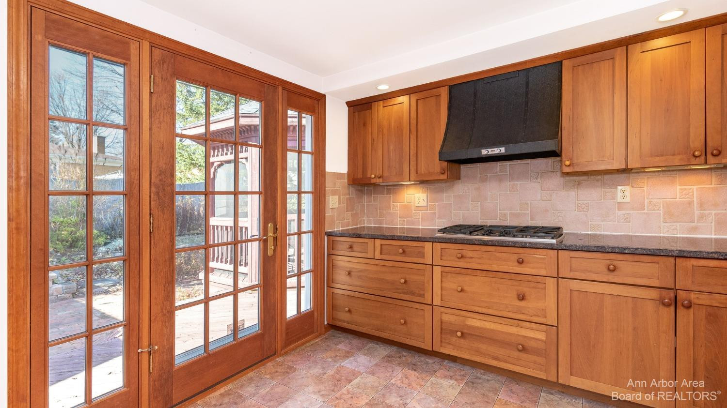 2420 Yorkshire Road Ann Arbor, MI 48104 - Photo 4 of 36 Photo 4