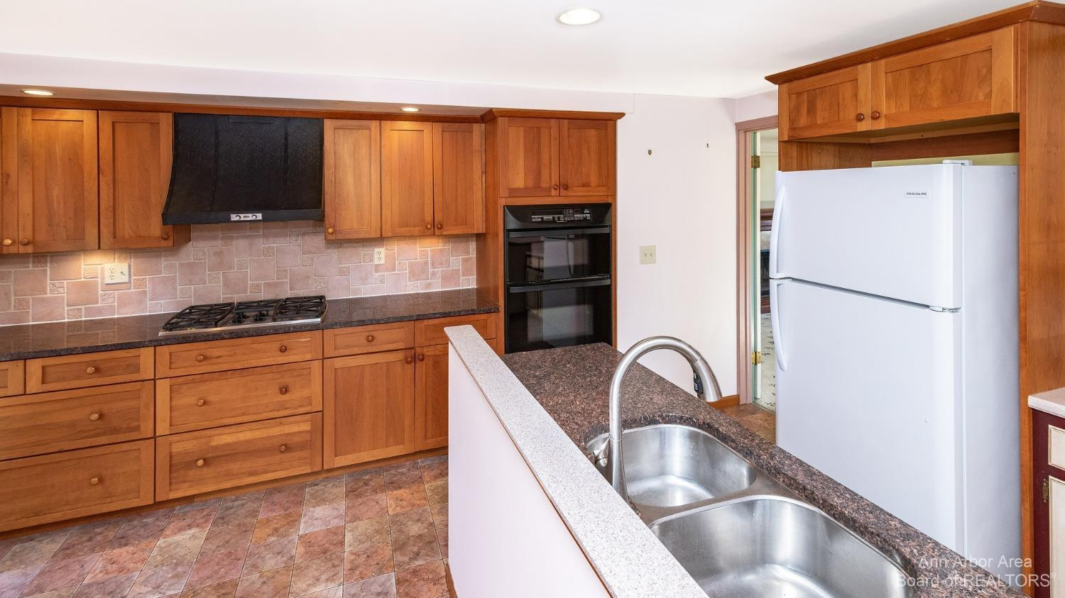 2420 Yorkshire Road Ann Arbor, MI 48104 - Photo 8 of 36 Photo 8