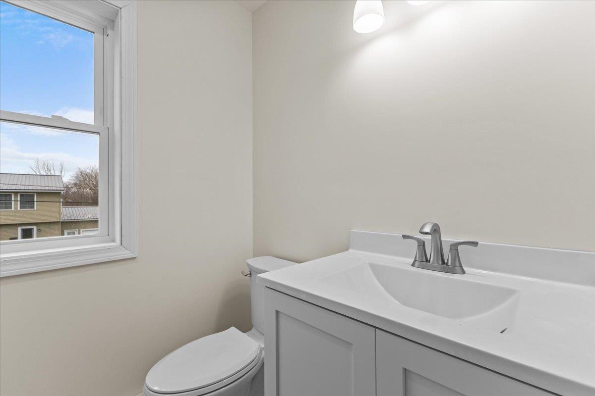 47 Russell Street St. Albans, VT 05478 - Photo 12 of 31