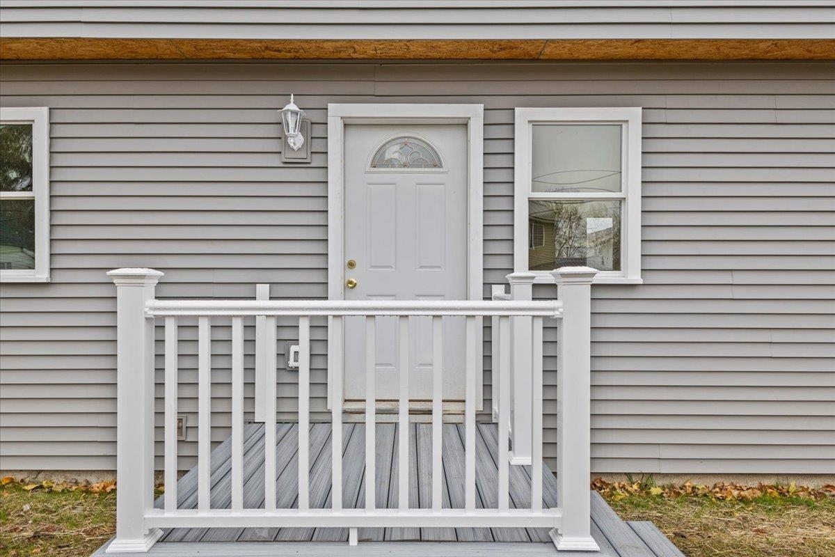 47 Russell Street St. Albans, VT 05478 - Photo 2 of 31