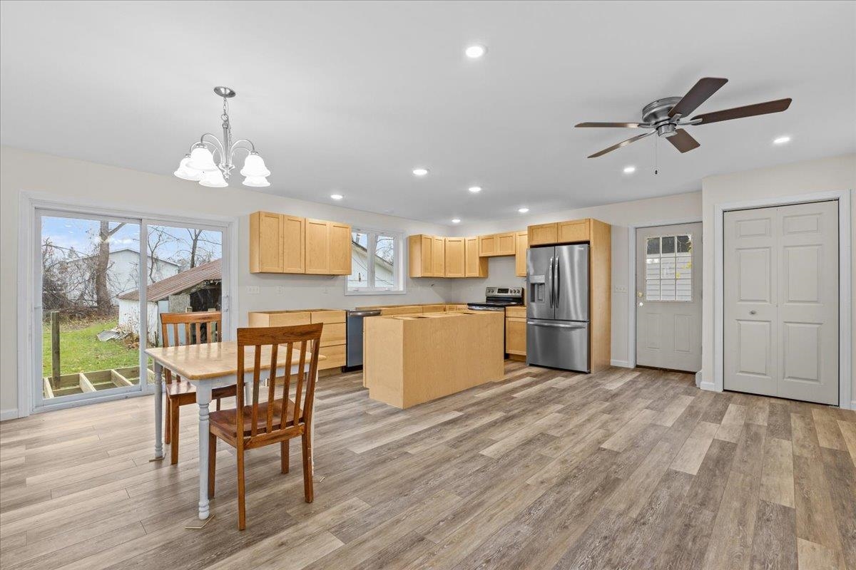 47 Russell Street St. Albans, VT 05478 - Photo 3 of 31